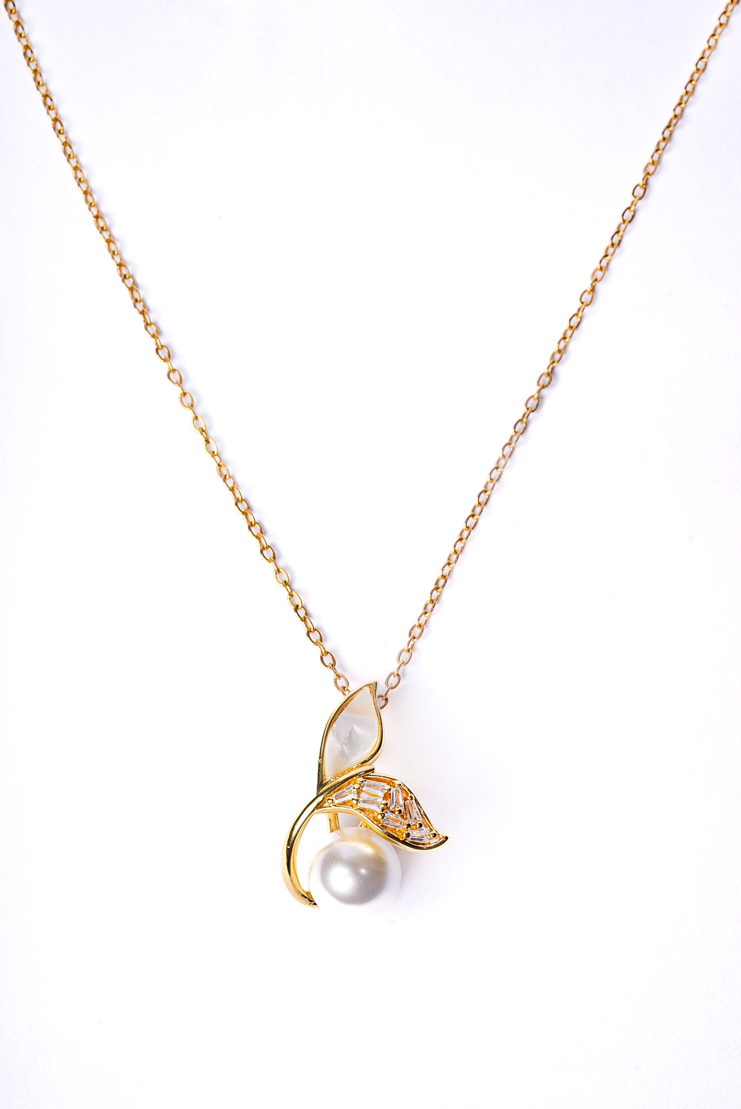 Leaf Pearl Pendant Necklace