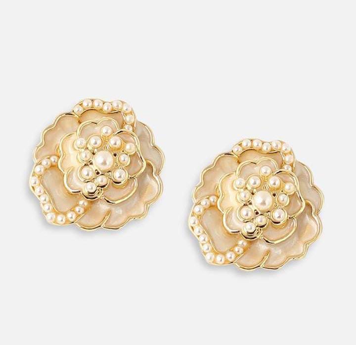 Stylish White Pearl Flower Earrings