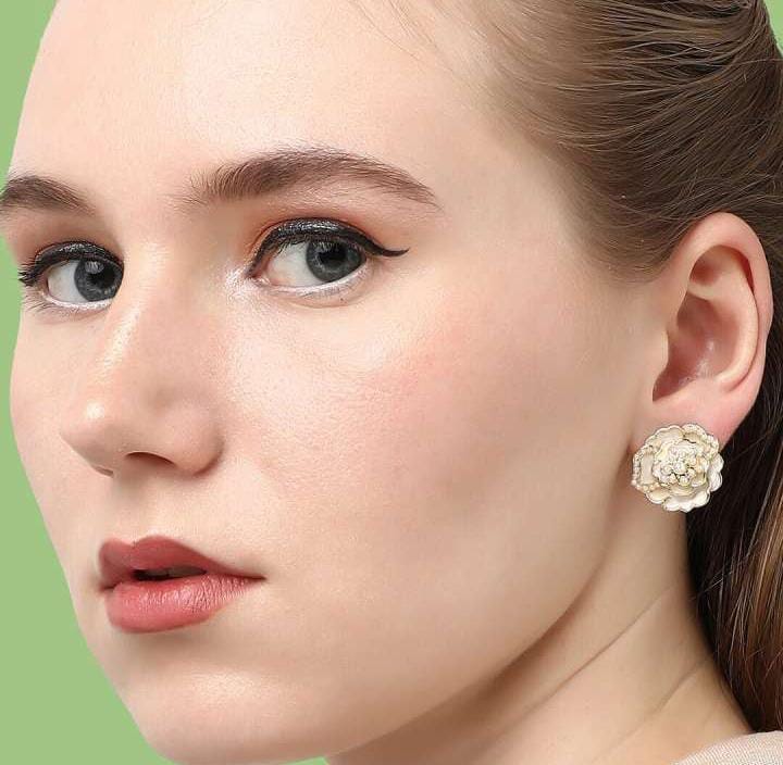 Stylish White Pearl Flower Earrings